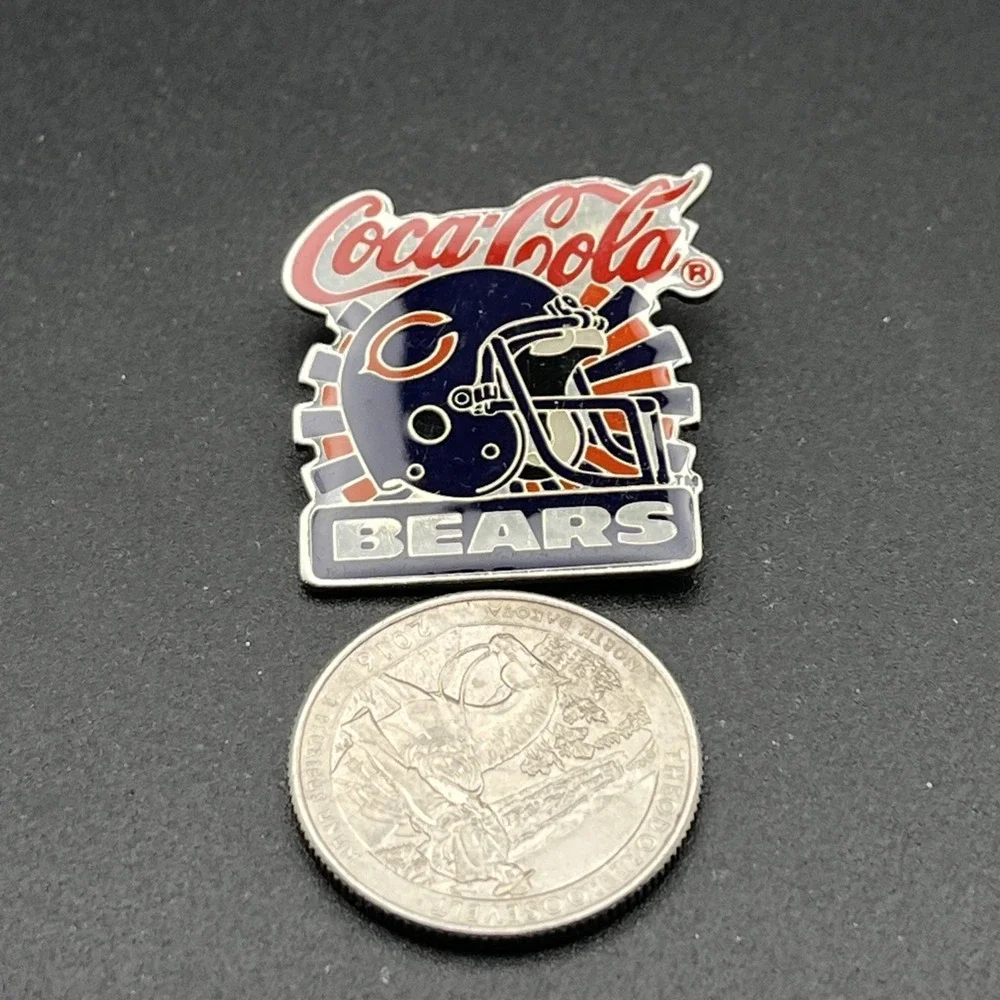 Vintage Coca-Cola‎ Coke Chicago Bears Helmet NFL Football Lapel Hat Pin